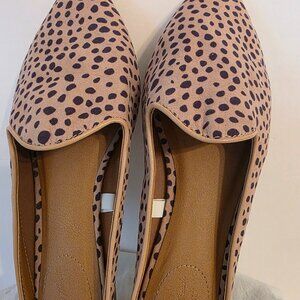 Universal Thread women's animal print slip-on flat shoe , size 6.5.